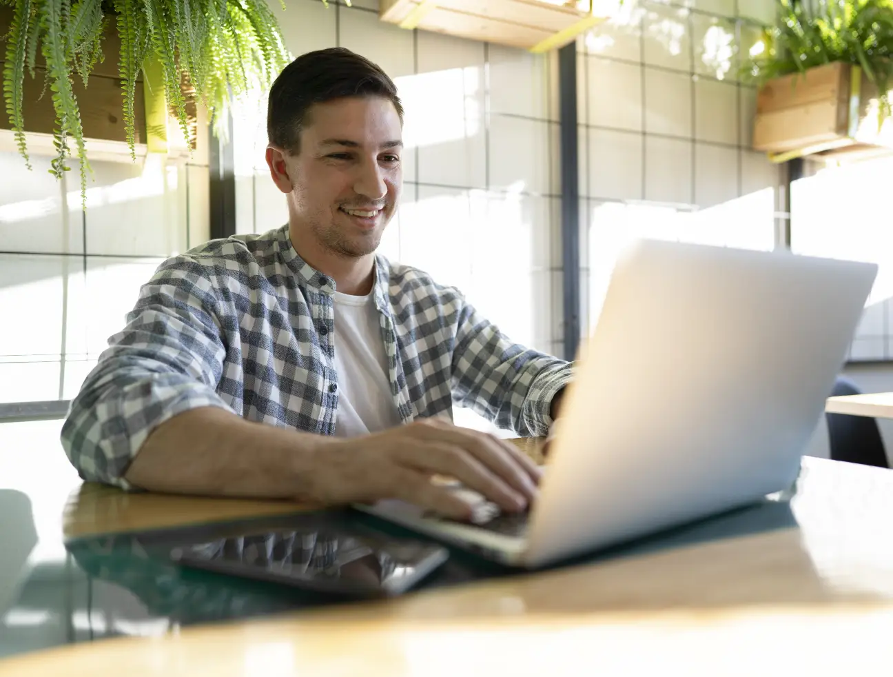 young-entrepreneur-working-remotly
